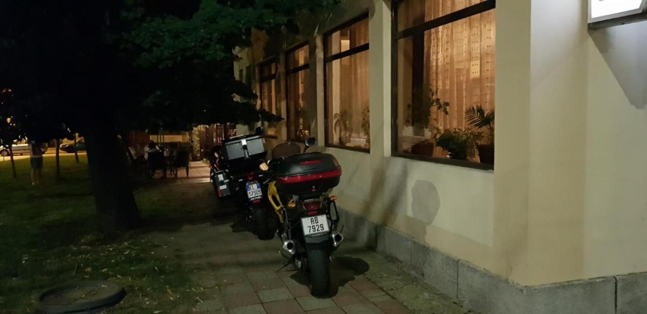 Mon Cheri Drobeta Turnu Severin Esterno foto